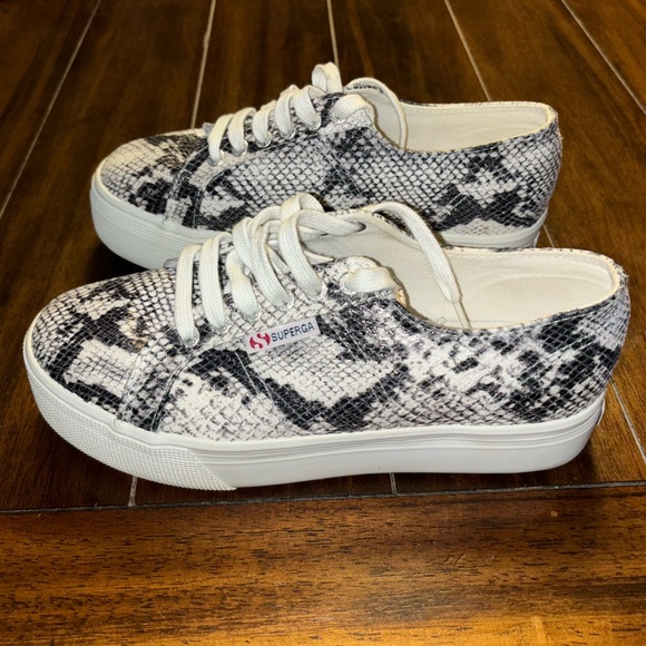 Superga Platform Sneaker Snakeskin Print Size 8 1/2 - Picture 3 of 5
